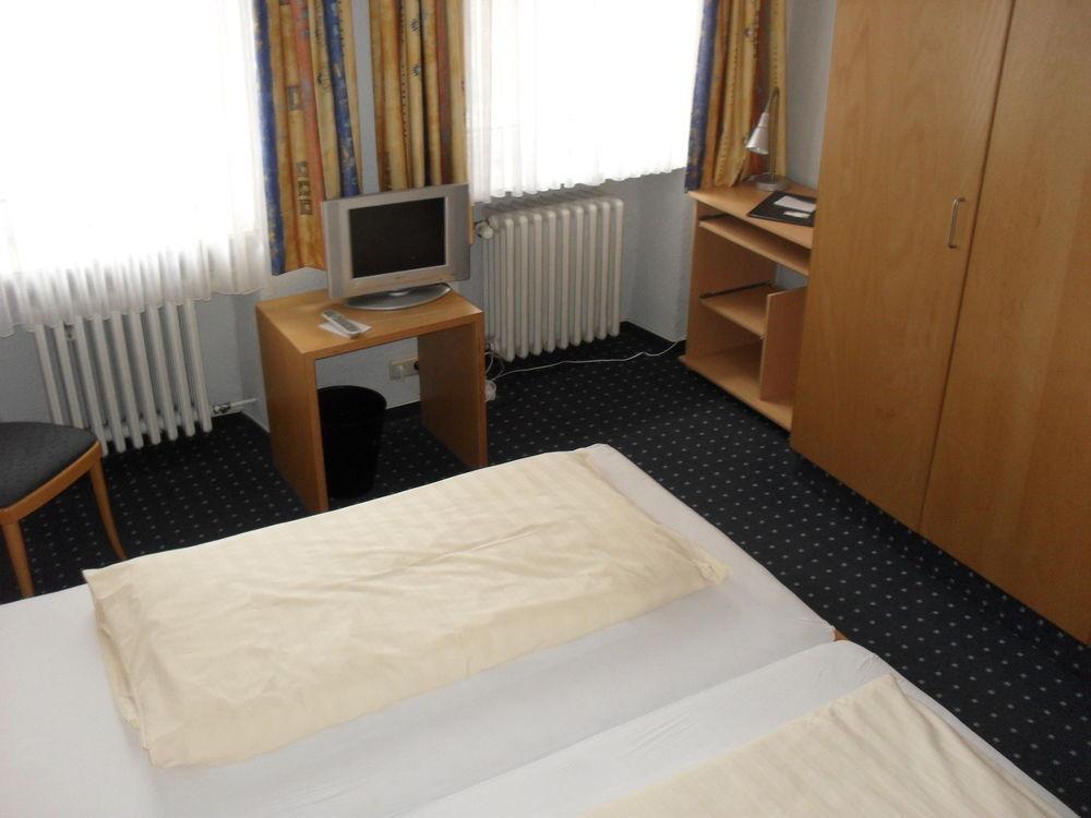 Hotel Am Ceresplatz 만더샤이트 외부 사진